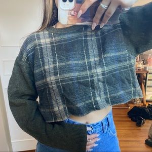 Plaid cropped baggy sweater
